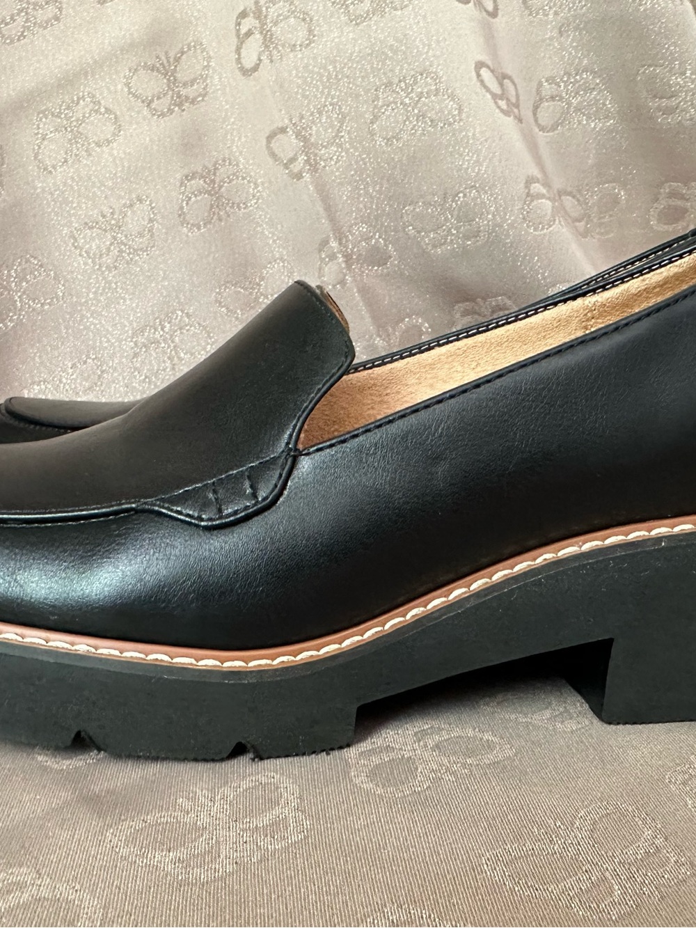 Naturalizer Black Leather Lug Loafers - Picture 2 of 7